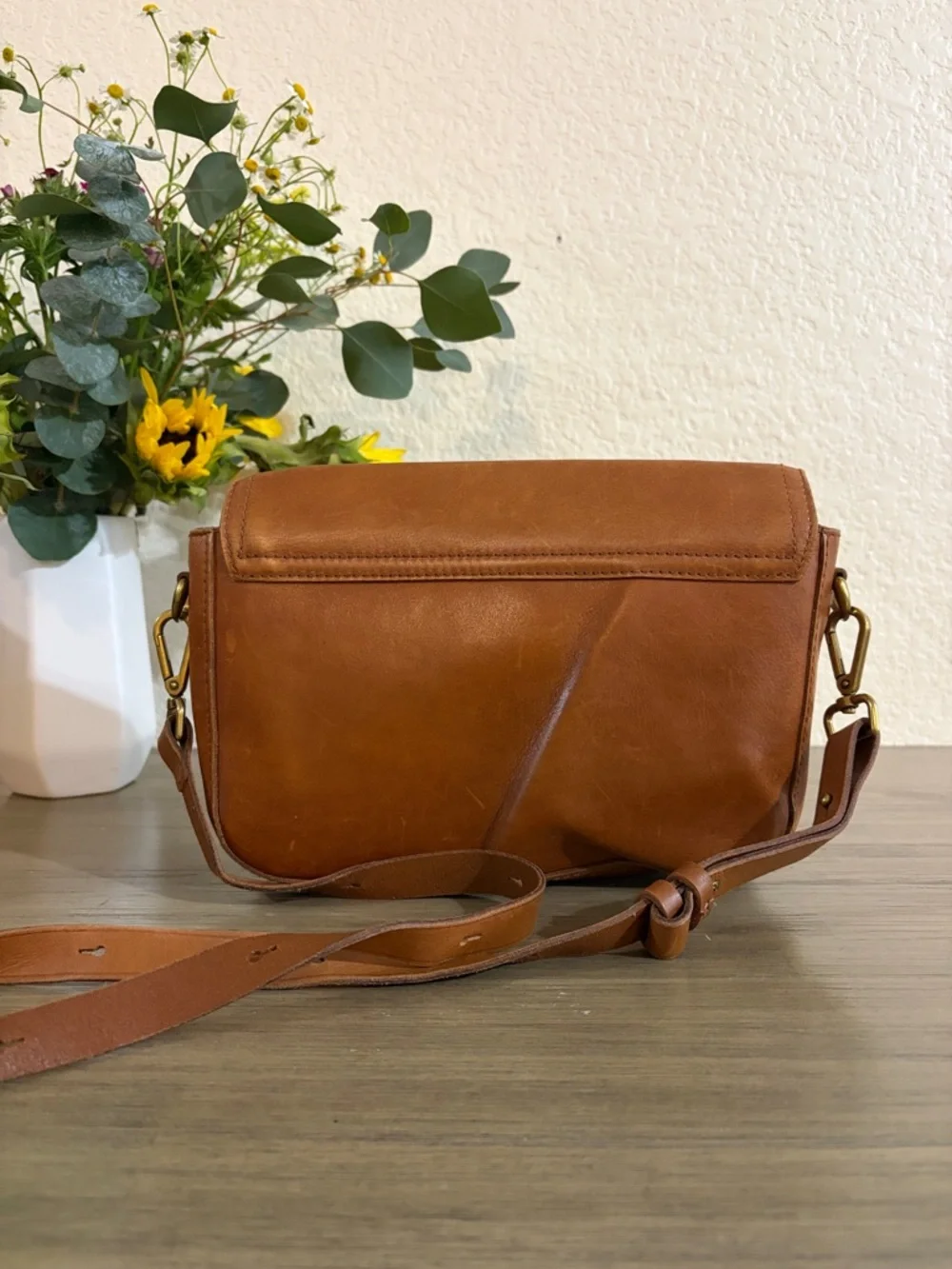 Madewell Classic Brown Magnetic Clasp Leather Flap Shoulder Crossbody Bag - Picture 2 of 10